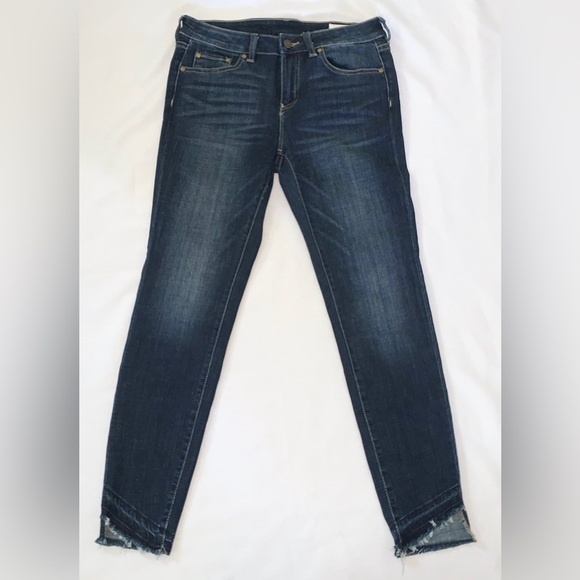 Vince Camuto Womens Jeans Size 27 Size 4 Dark Blue Wash Slim Leg Raw Angled Hem - Picture 10 of 12